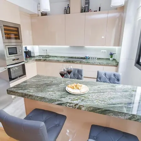 Luxury Duplex Downtown Superb Terrace&free Parking Apartment